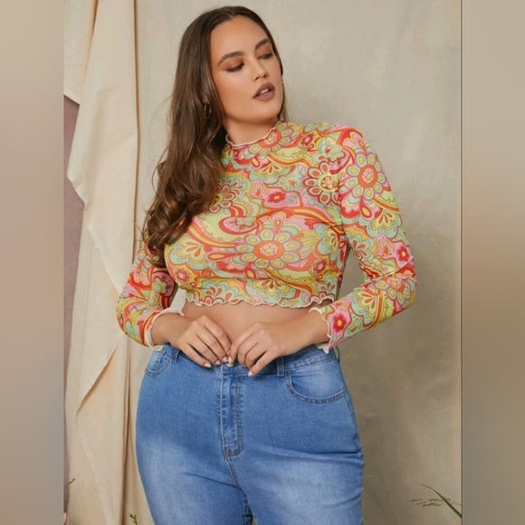 PLUS MESH MOCK NECK FLORAL LETTUCE TRIM CROP TOP - Picture 4 of 4